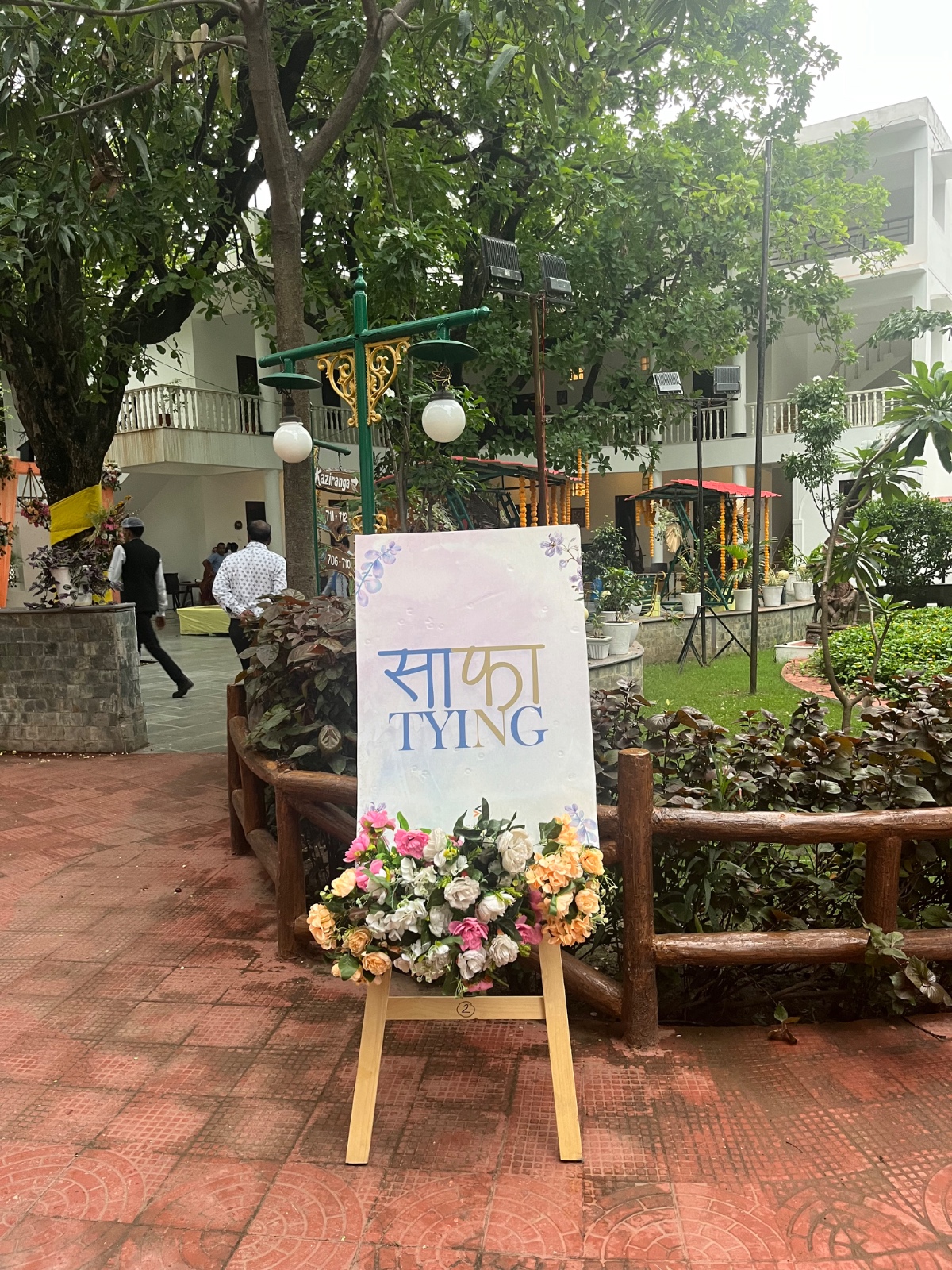 Safaa tying welcome sign