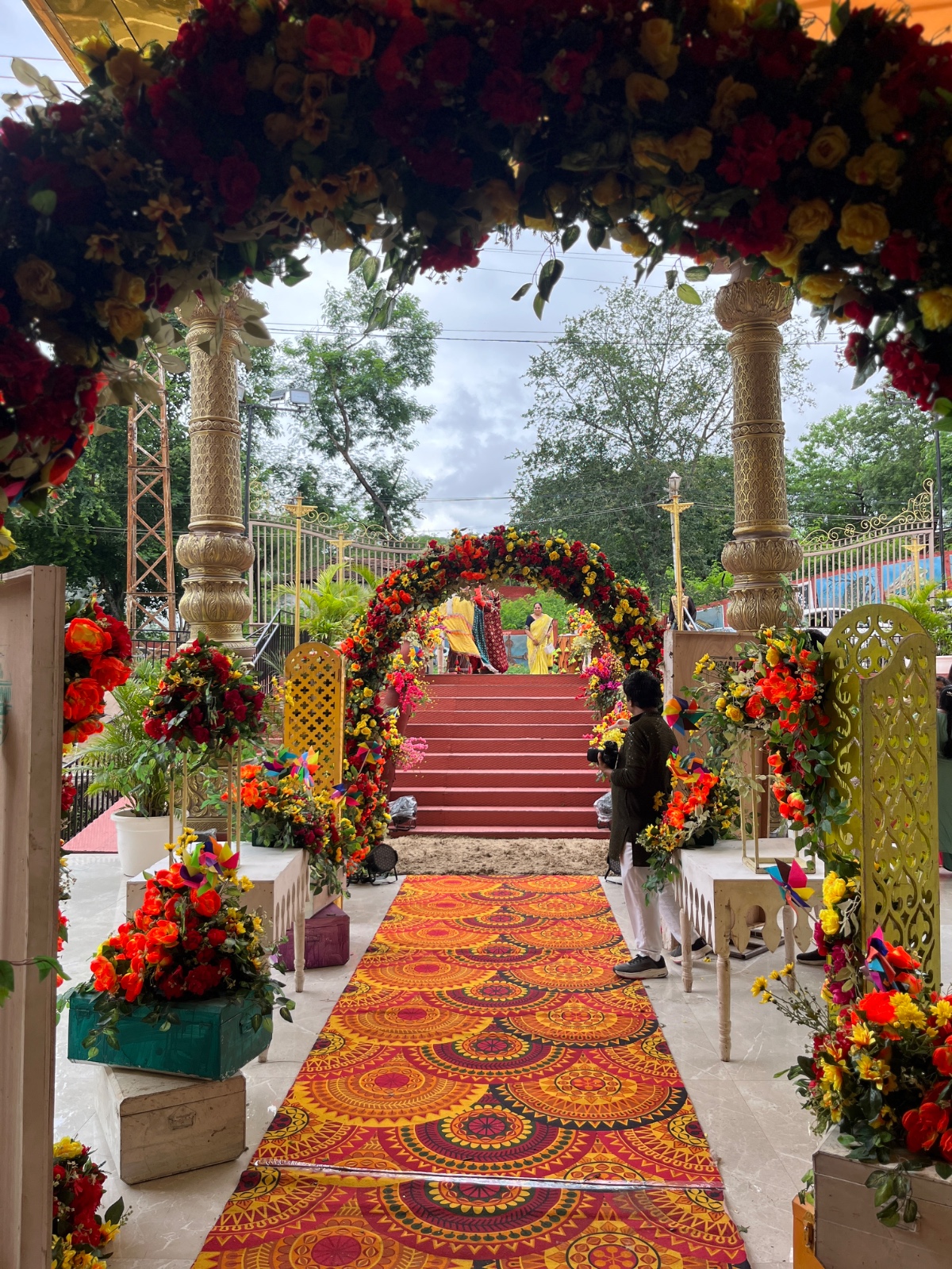 Colorful wedding walkway decor